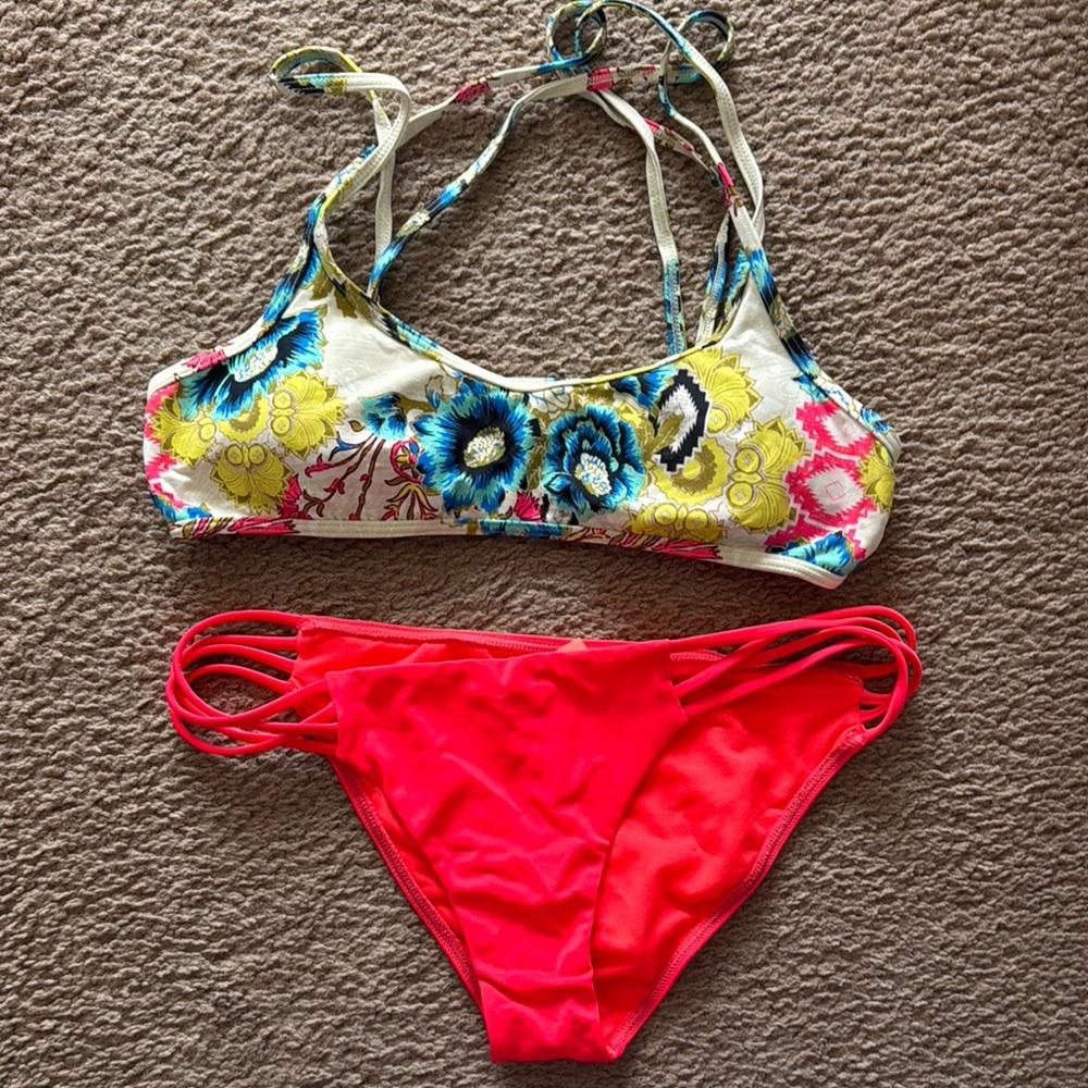 Floral Billabong Women's M Bikini Top and Bright Bottom Set